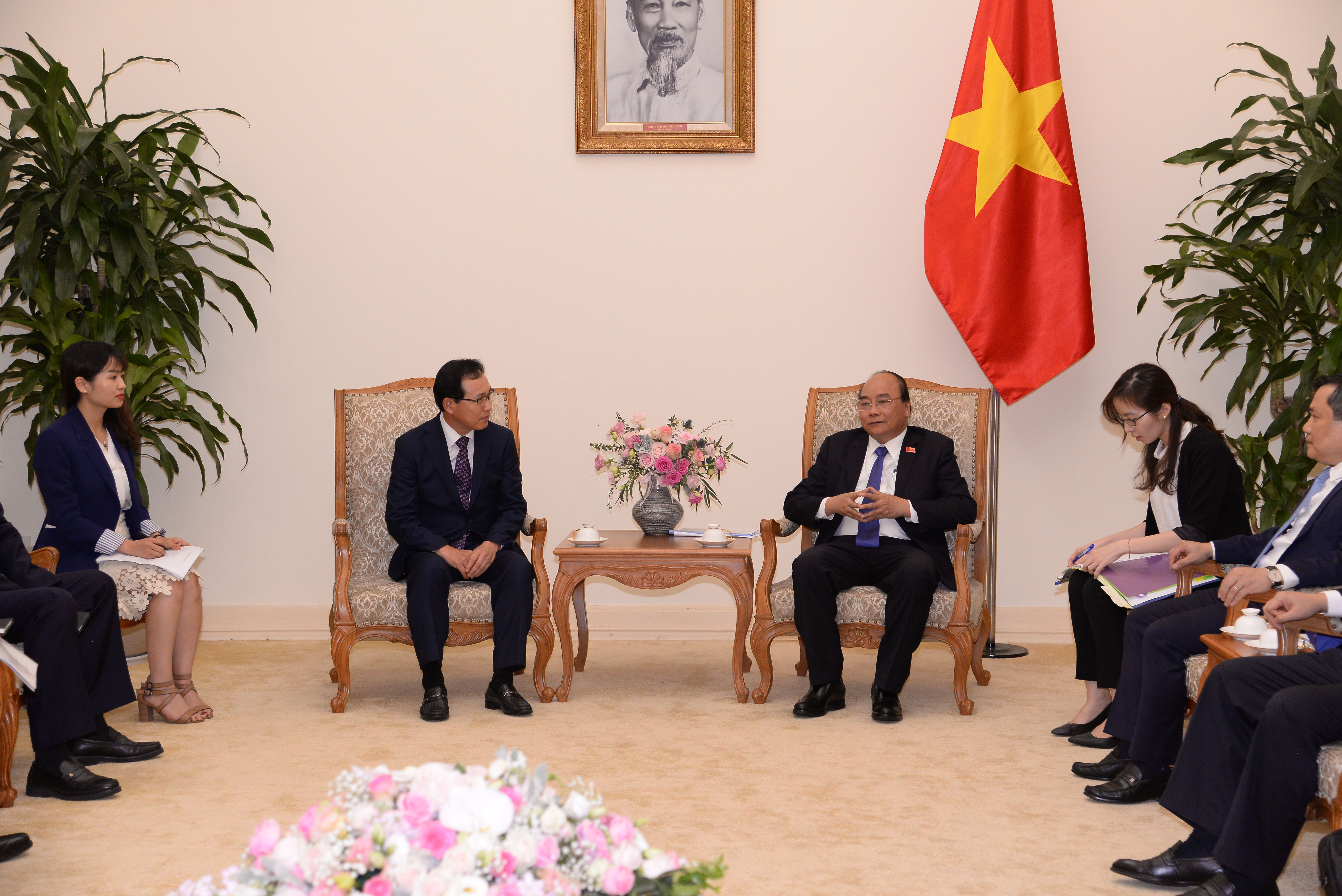 Thủ tướng Chính phủ Nguyễn Xuân Phúc gặp gỡ lãnh đạo Samsung Việt Nam ảnh 3
